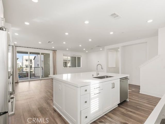 144 sash, Irvine, CA 92618