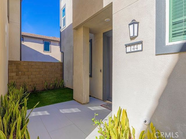 144 sash, Irvine, CA 92618