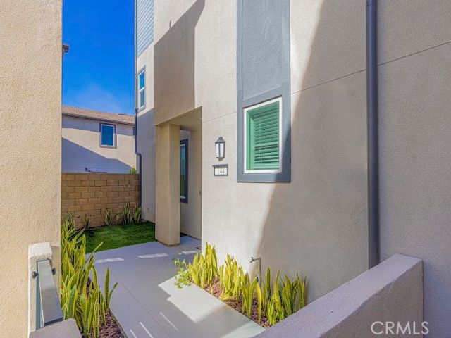 144 sash, Irvine, CA 92618