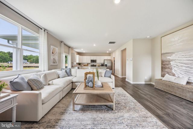 6 AVONWOODS CT, Staunton, VA 24401