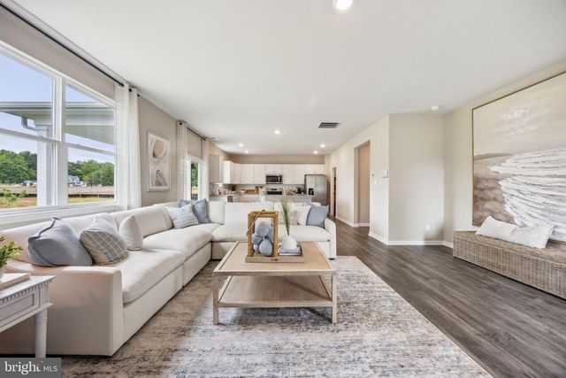 6 AVONWOODS CT, Staunton, VA 24401