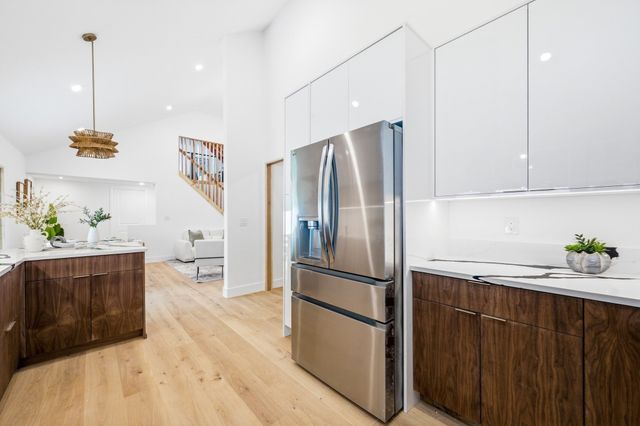 6 Amherst Rd, Hopkinton, MA 01748