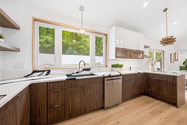 6 Amherst Rd, Hopkinton, MA 01748