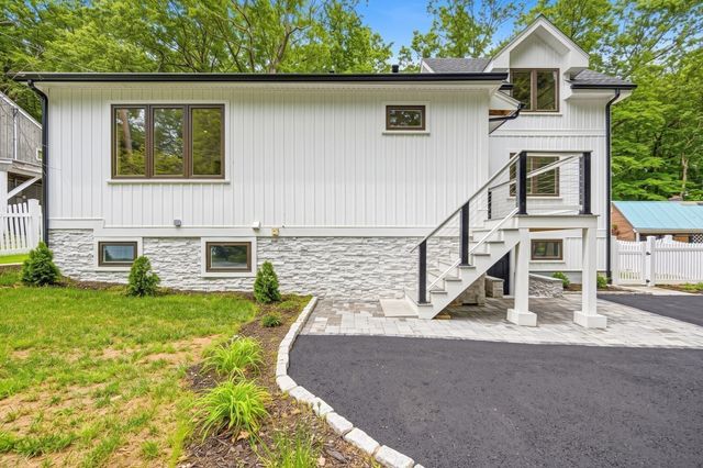 6 Amherst Rd, Hopkinton, MA 01748