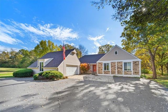 35809 E Ryan Road, Oak Grove, MO 64075