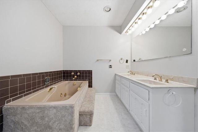 35809 E Ryan Road, Oak Grove, MO 64075