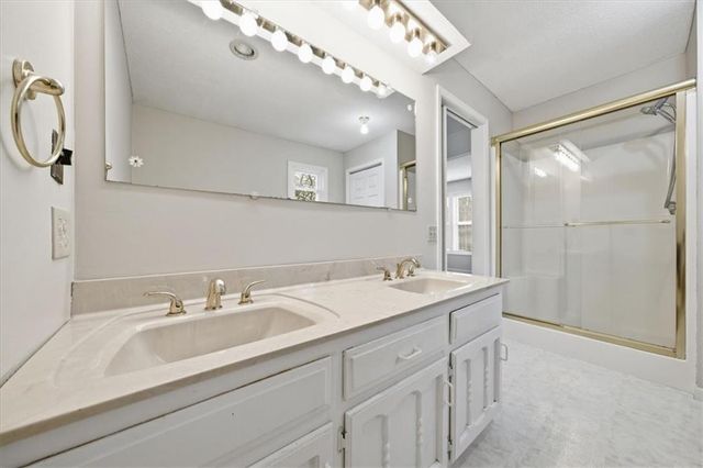 35809 E Ryan Road, Oak Grove, MO 64075