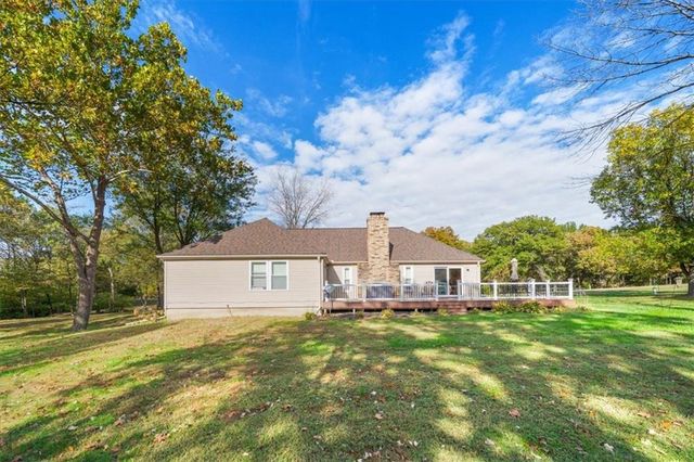 35809 E Ryan Road, Oak Grove, MO 64075