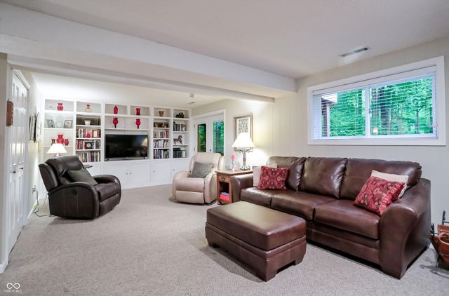 4480 E Wembley Lane, Columbus, IN 47201