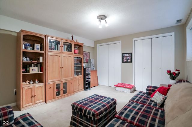 4480 E Wembley Lane, Columbus, IN 47201