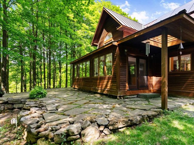 190 Red Tail Lane, Charlotte, VT 05445