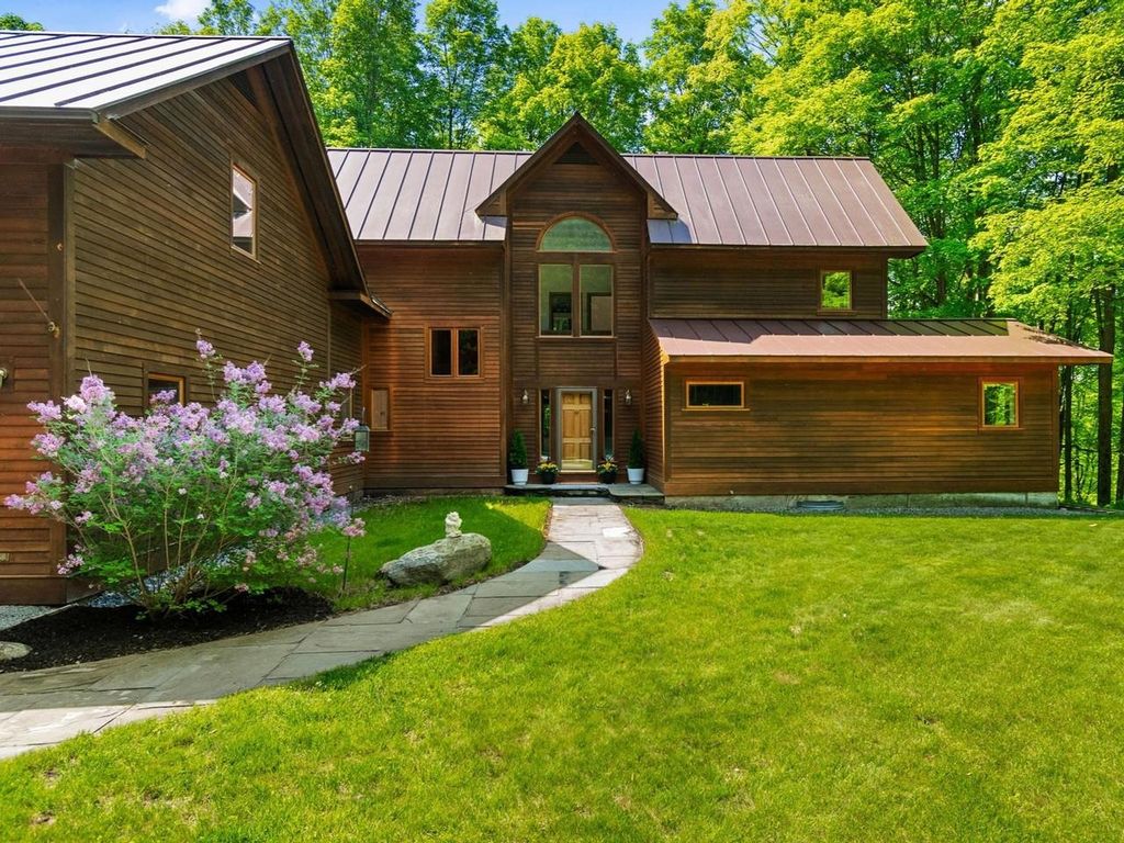 190 Red Tail Lane, Charlotte, VT 05445