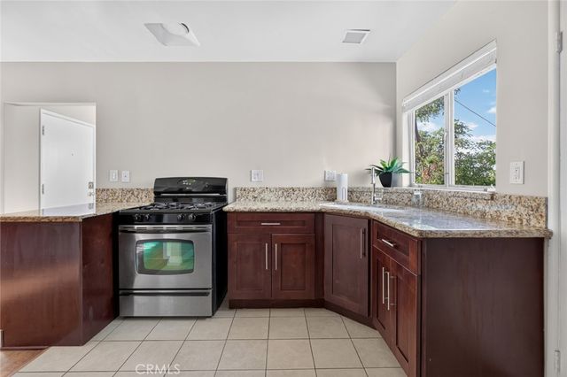 1442 Verd Oaks A, Glendale, CA 91205