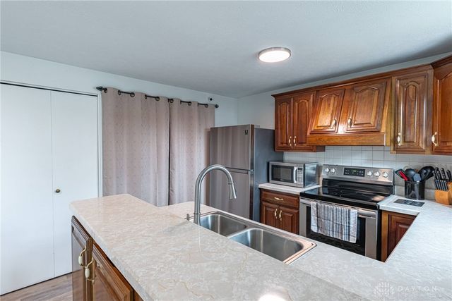 7994 Rustic Woods Drive, Huber Heights, OH 45424