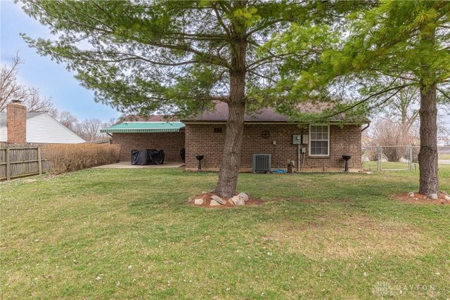 7994 Rustic Woods Drive, Huber Heights, OH 45424