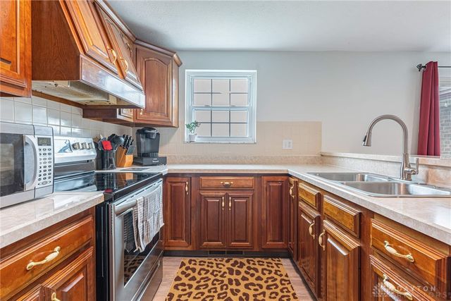 7994 Rustic Woods Drive, Huber Heights, OH 45424