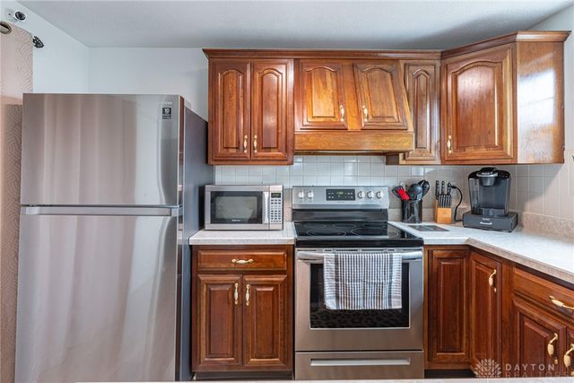 7994 Rustic Woods Drive, Huber Heights, OH 45424