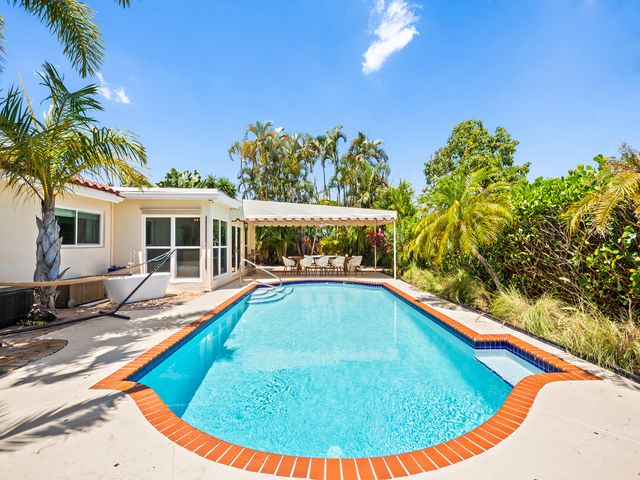 1521 NE 40th Court, Oakland Park, FL 33334