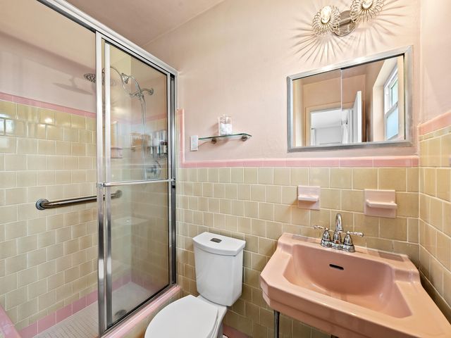 1521 NE 40th Court, Oakland Park, FL 33334