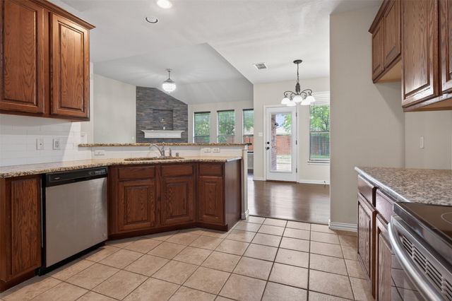 4407 Emerald Leaf Drive, Mansfield, TX 76063