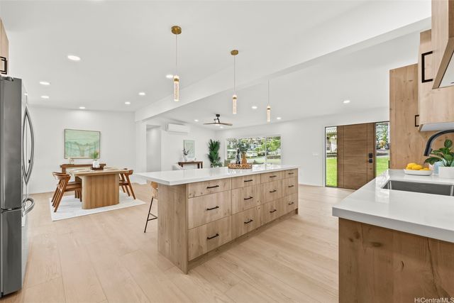 3489 Manoa Road, Honolulu, HI 96822