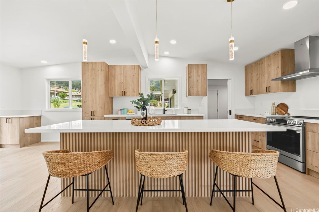 3489 Manoa Road, Honolulu, HI 96822