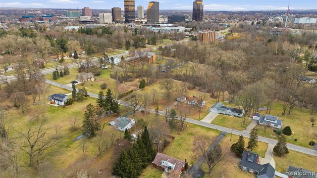 24818 Lois Lane, Southfield, MI 48075