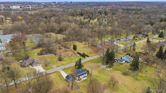 24818 Lois Lane, Southfield, MI 48075