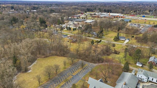 24818 Lois Lane, Southfield, MI 48075