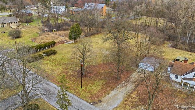 24818 Lois Lane, Southfield, MI 48075