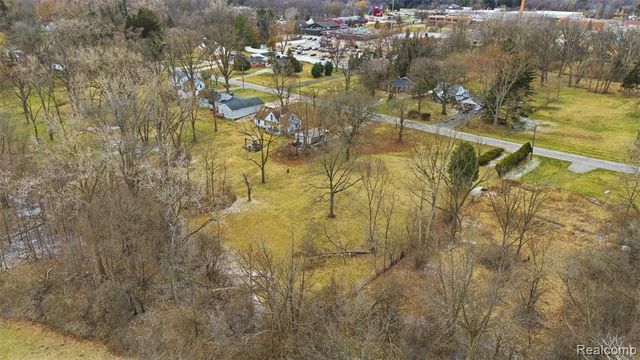 24818 Lois Lane, Southfield, MI 48075