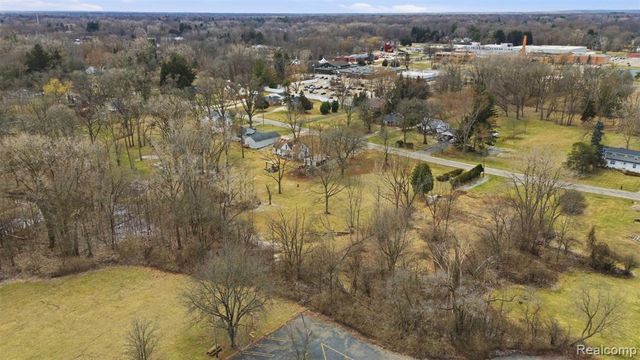 24818 Lois Lane, Southfield, MI 48075