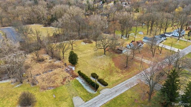 24818 Lois Lane, Southfield, MI 48075