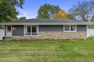 19423 W Vista DRIVE, New Berlin, WI 53146
