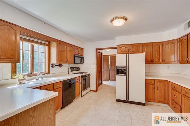 194 Plainfield Road, Edison, NJ 08820