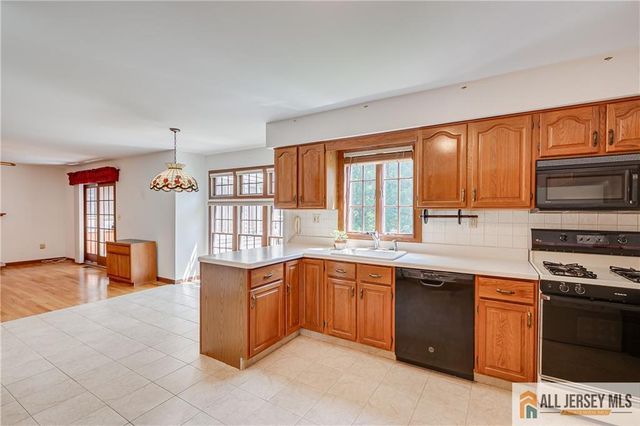 194 Plainfield Road, Edison, NJ 08820