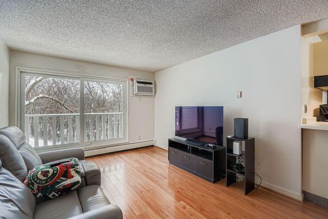 1601 N Innsbruck Drive 250NE, Fridley, MN 55432