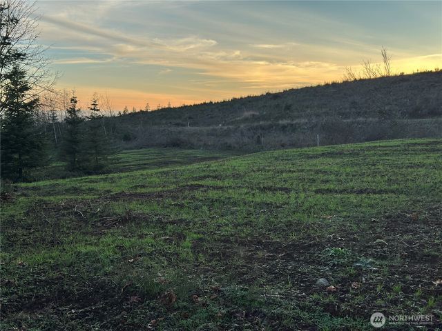 228 Suncrest Drive, Castle Rock, WA 98611