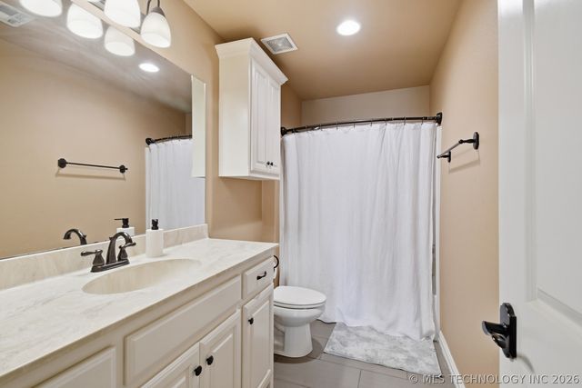 22392 E 141st Street S, Coweta, OK 74429