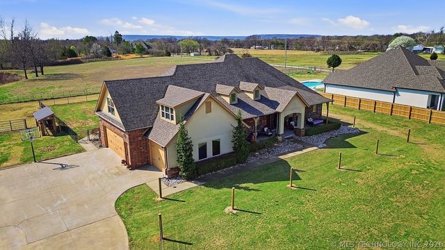 22392 E 141st Street S, Coweta, OK 74429