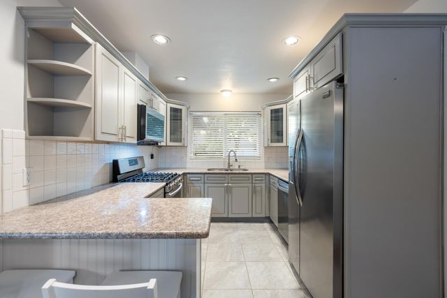 6212 N Feland Avenue, Fresno, CA 93711