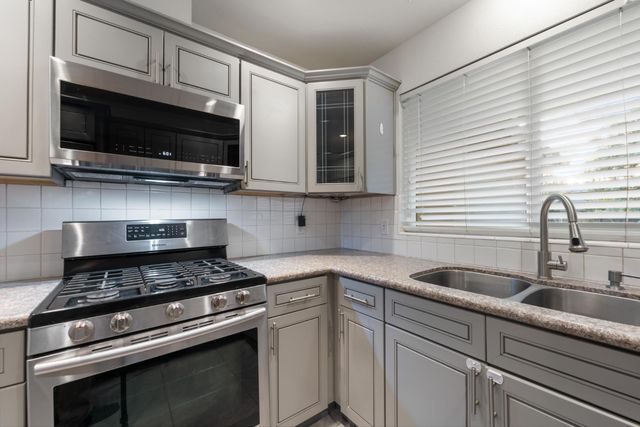 6212 N Feland Avenue, Fresno, CA 93711