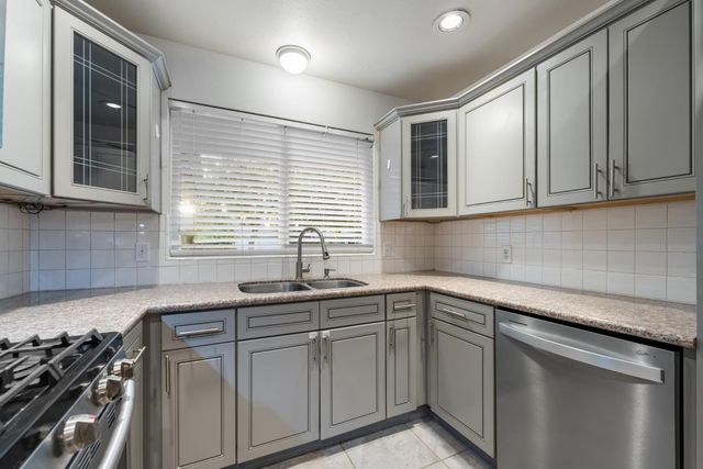 6212 N Feland Avenue, Fresno, CA 93711