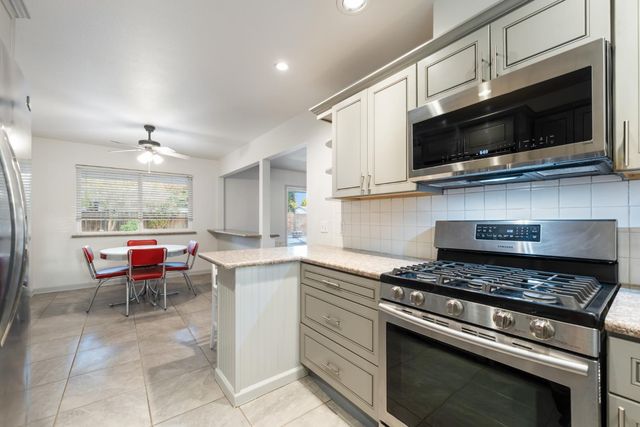 6212 N Feland Avenue, Fresno, CA 93711