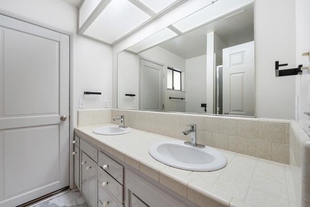 6212 N Feland Avenue, Fresno, CA 93711