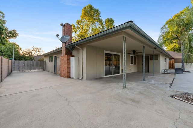 6212 N Feland Avenue, Fresno, CA 93711