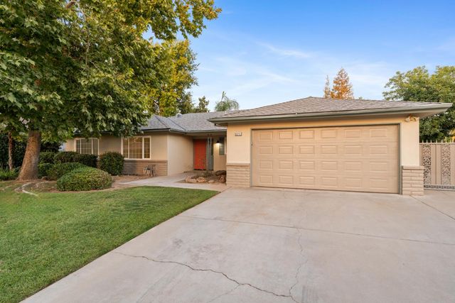 6212 N Feland Avenue, Fresno, CA 93711