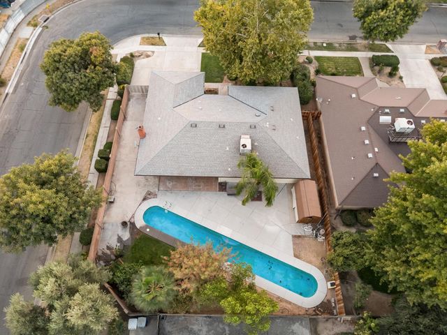 6212 N Feland Avenue, Fresno, CA 93711