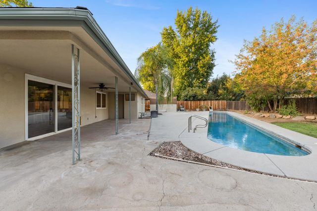 6212 N Feland Avenue, Fresno, CA 93711