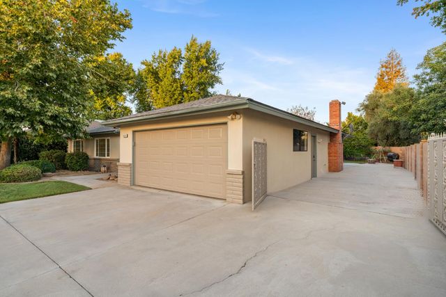 6212 N Feland Avenue, Fresno, CA 93711
